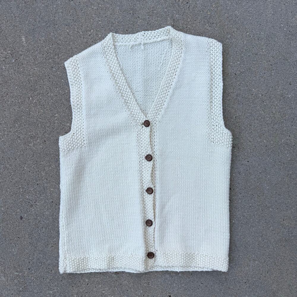 Vintage Cottagecore Cream Chunky Knit Boho Sweater Vest Medium?